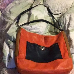 Very cute coach with short and long strap.